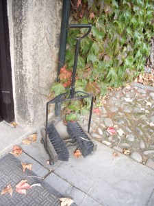 Boot brush in the English countryside.  Stanley Howe's picture is used with permission. 